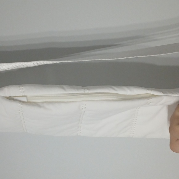 Savvi White Quilted Pouch, Pre-owned - Picture 3 of 9